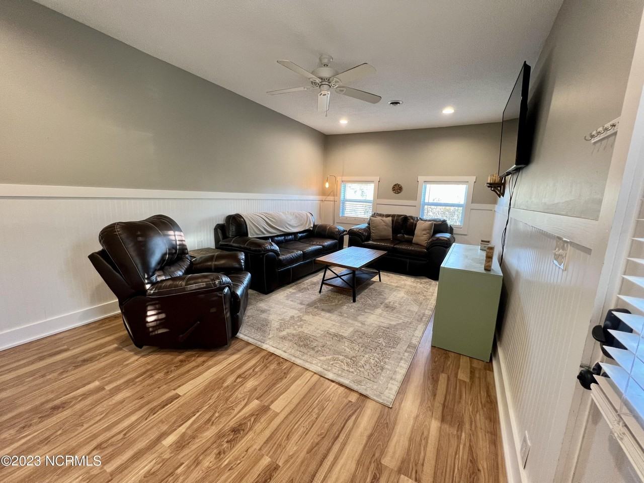 709 Lorraine Cir - Photo 4 of 28