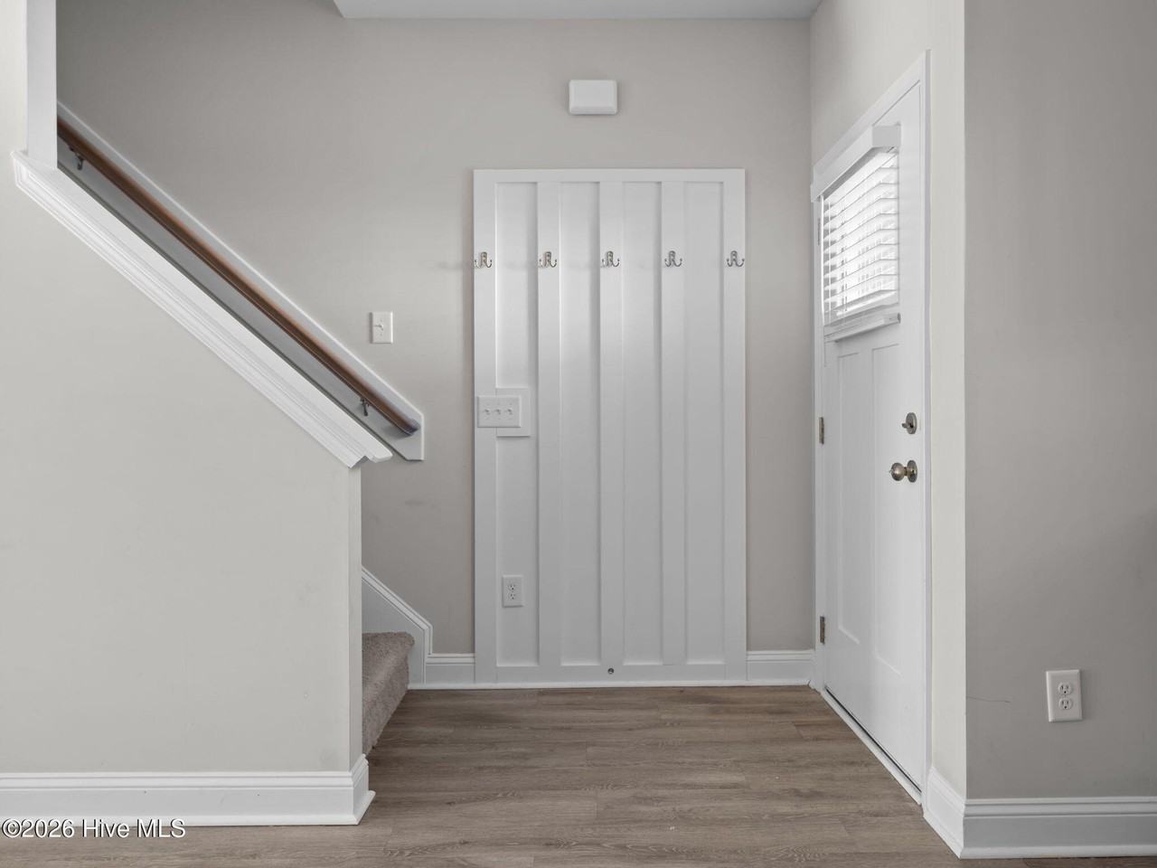 619 Jacks Crossing Dr - Photo 3 of 33