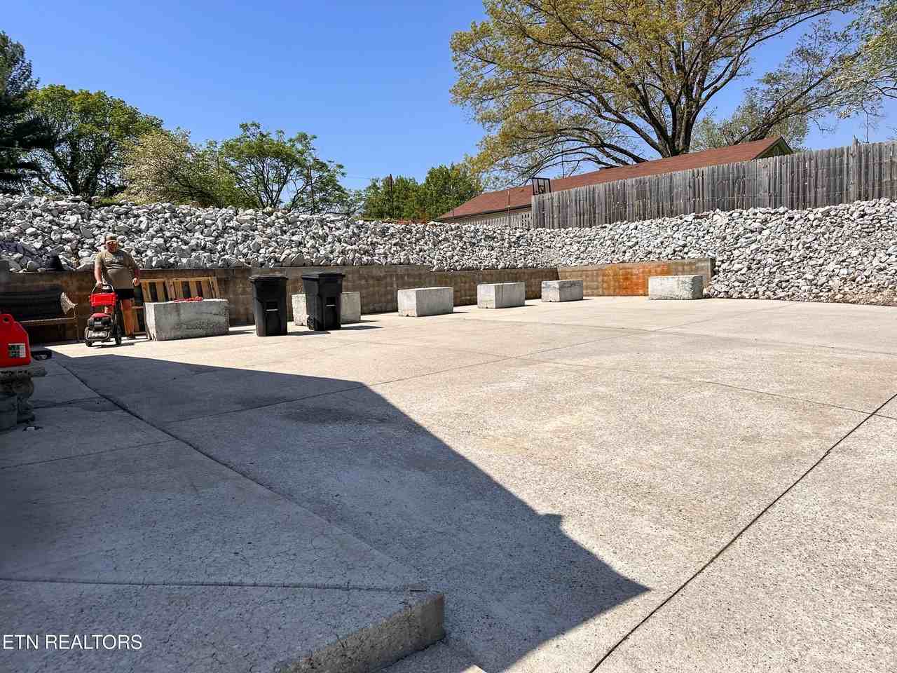 801 W Race St - Photo 3 of 8