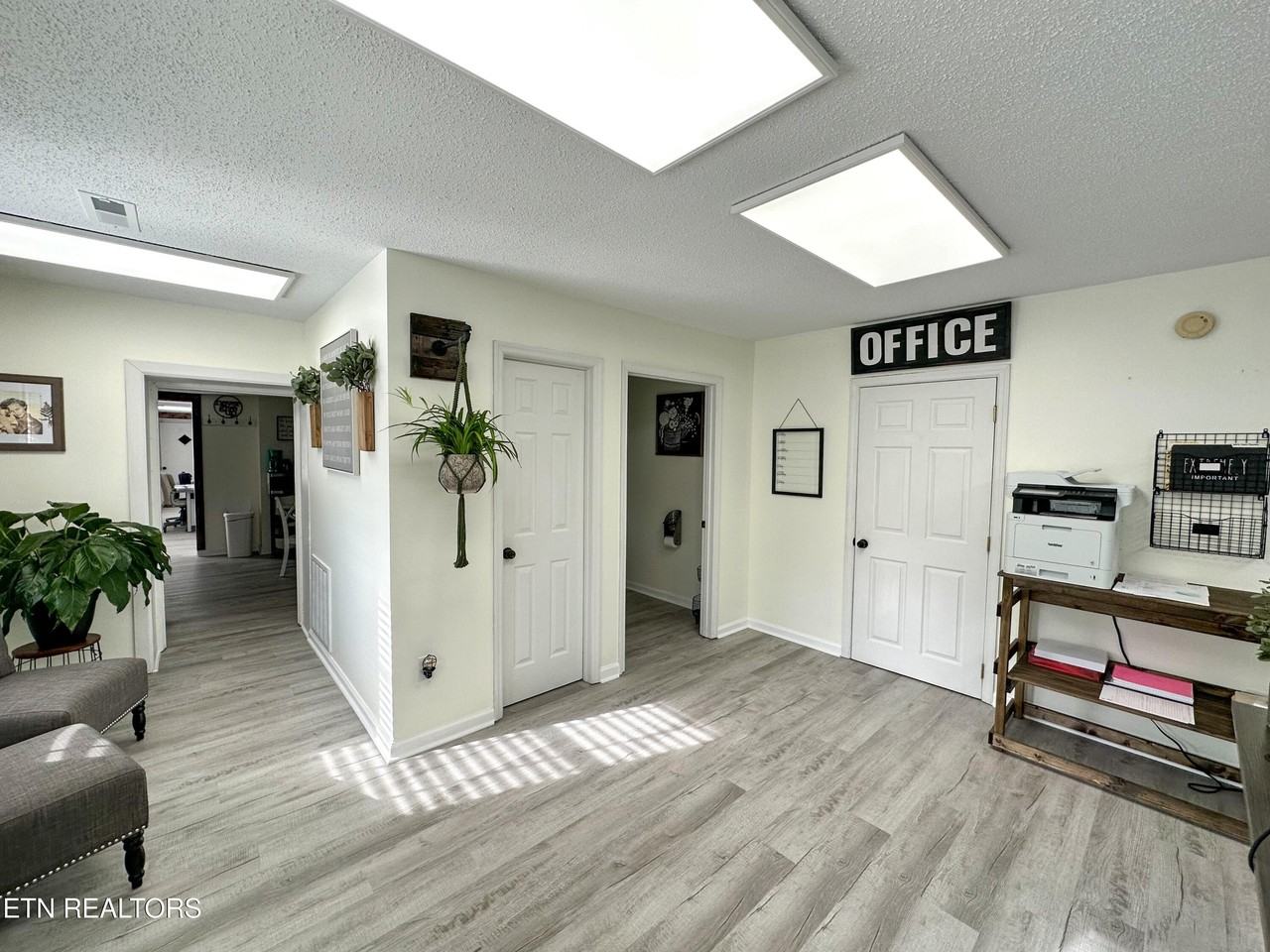 801 W Race St - Photo 7 of 8