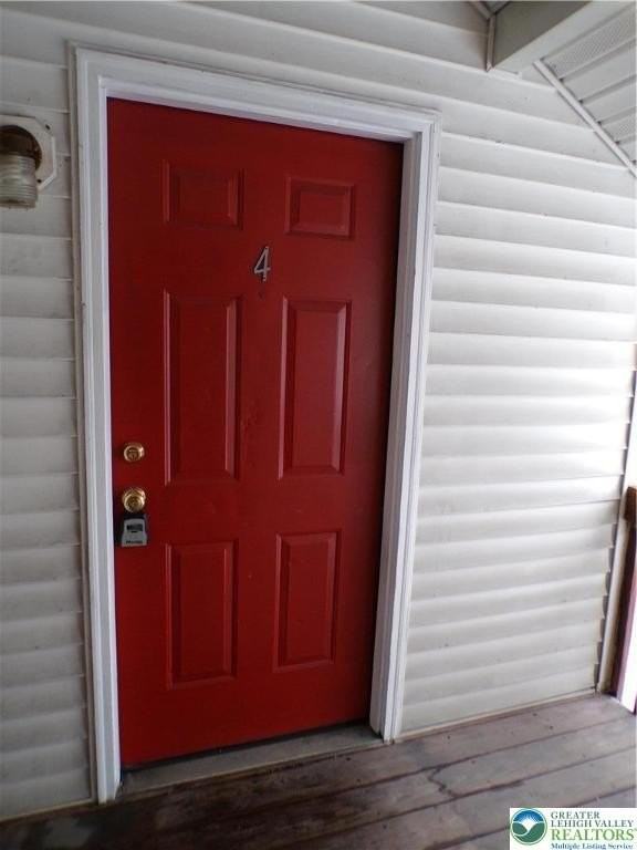 5300 Russell Ct Apt 4 #4 - Photo 2 of 13