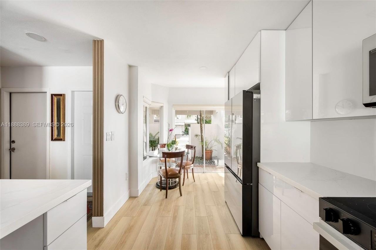 10233 Nw 52nd Ln #0 - Photo 4 of 18