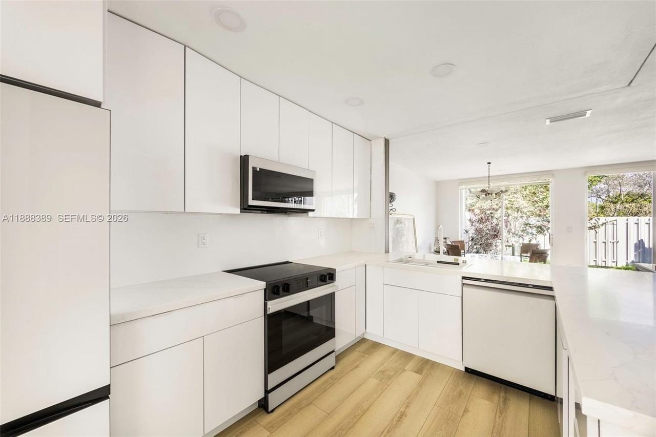 10233 Nw 52nd Ln #0 - Photo 6 of 18