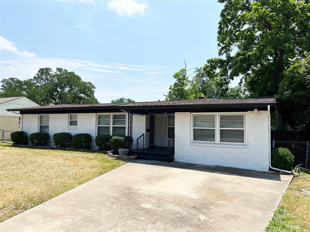 470 Highland Boulevard - Photo 2 of 17