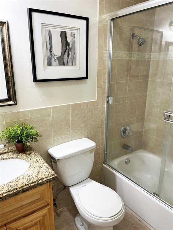 470 Highland Boulevard - Photo 7 of 17