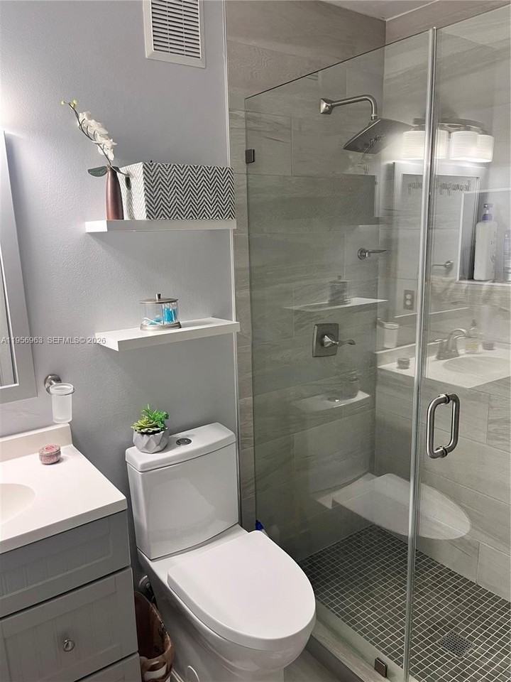 4746 Lago Vista Dr - Photo 3 of 19