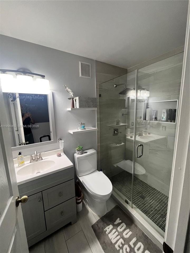 4746 Lago Vista Dr - Photo 4 of 19