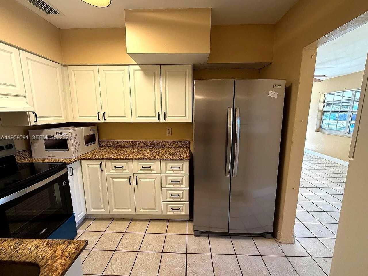 14407 Ne 5th Ave #14407 - Photo 4 of 24