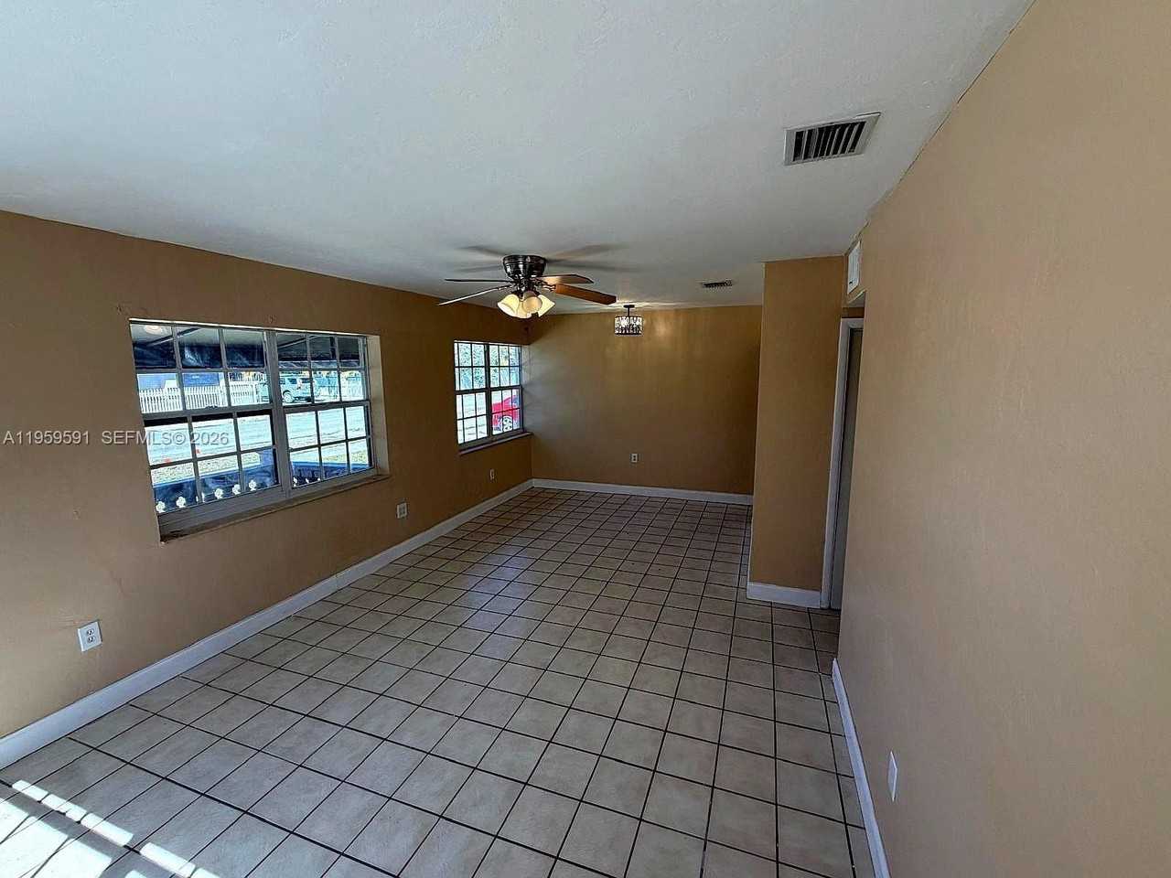 14407 Ne 5th Ave #14407 - Photo 6 of 24