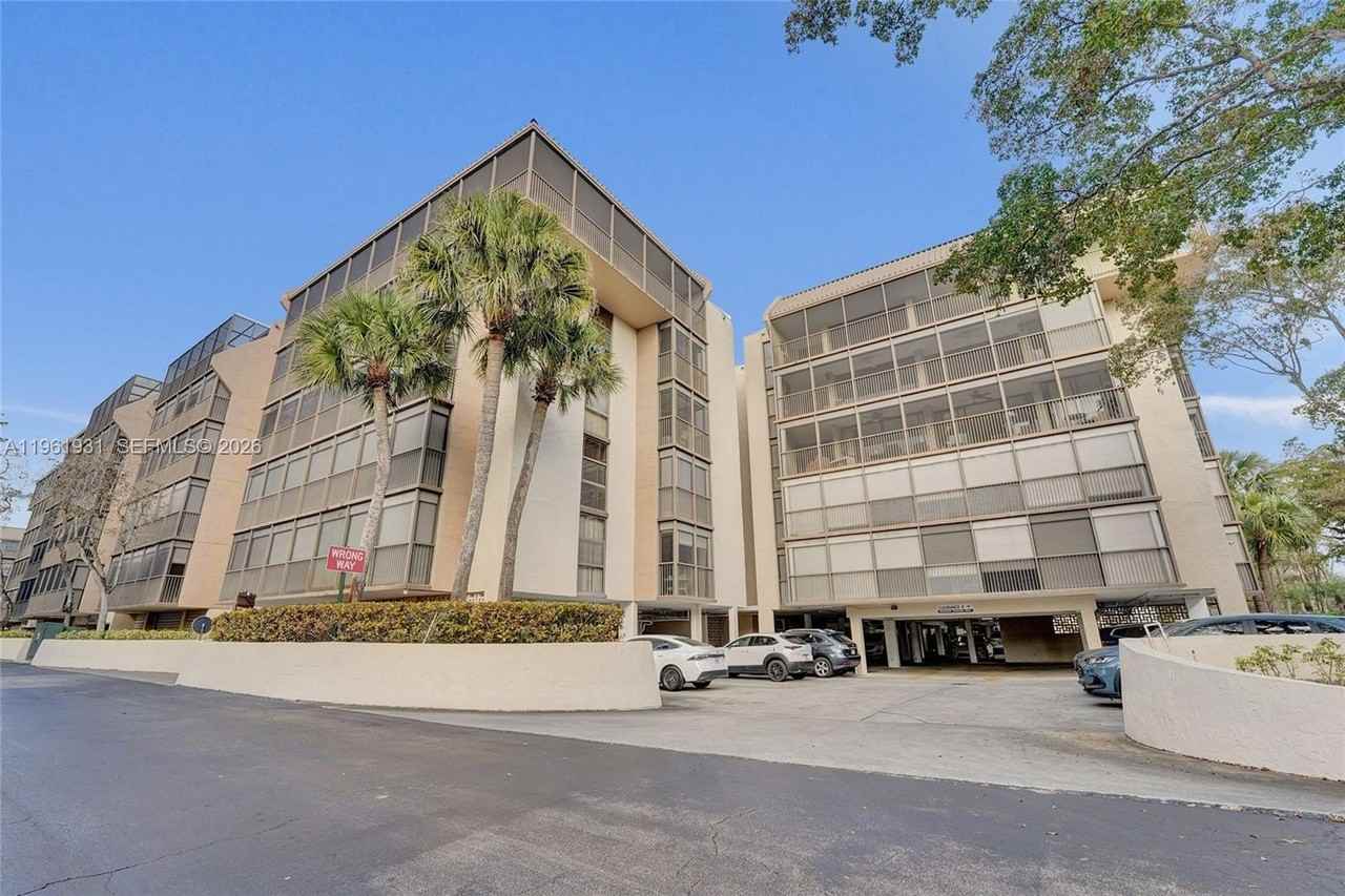 2814 N 46th Ave #H376 - Photo 3 of 49