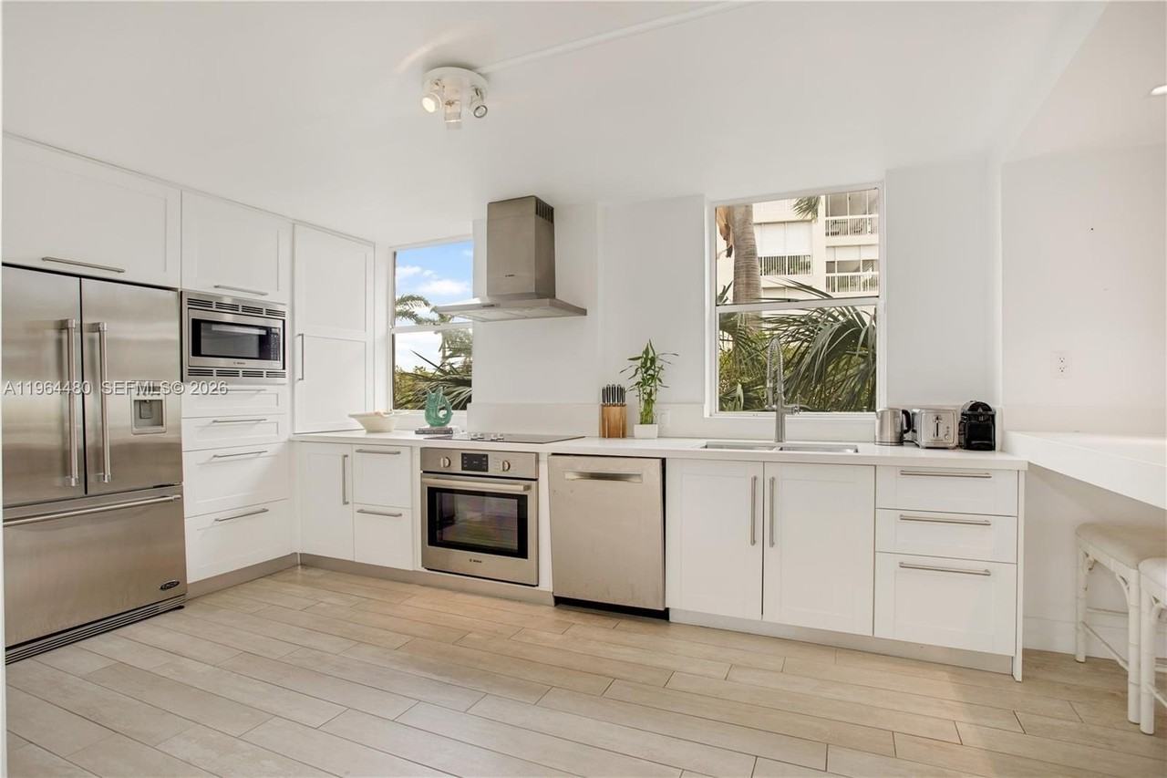 1700 S Bayshore Ln #3A - Photo 2 of 30