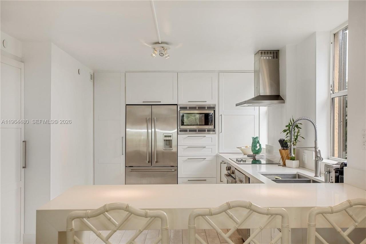 1700 S Bayshore Ln #3A - Photo 3 of 30