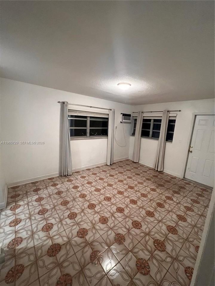 1245 Pennsylvania Ave #9 - Photo 7 of 18