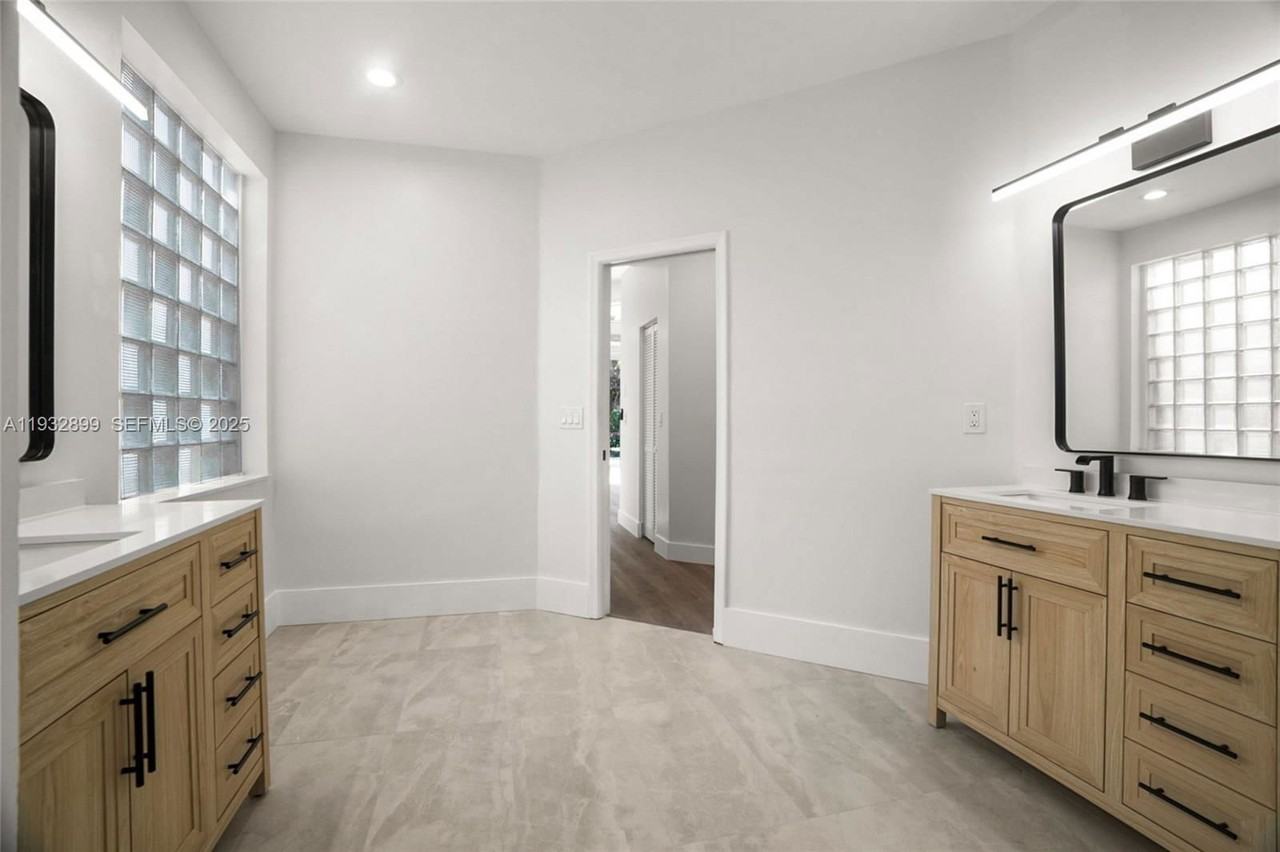 2611 Oakbrook Ct - Photo 6 of 8