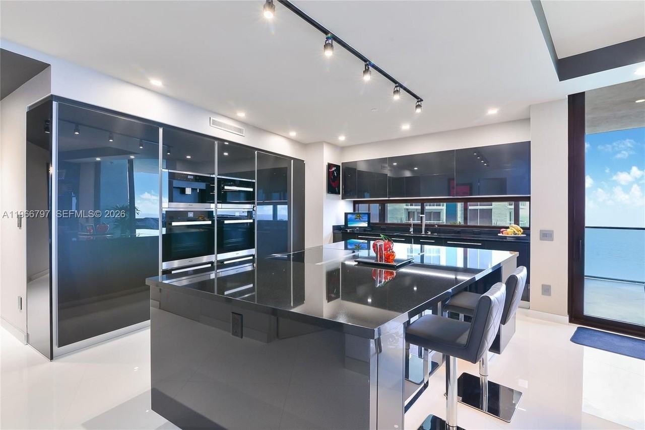 18555 Collins Ave #1605 - Photo 3 of 39