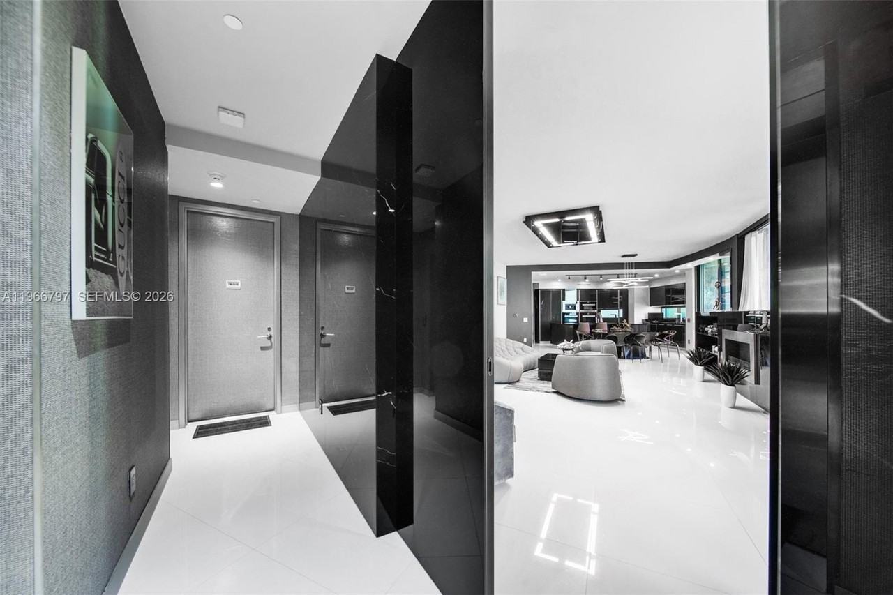 18555 Collins Ave #1605 - Photo 4 of 39