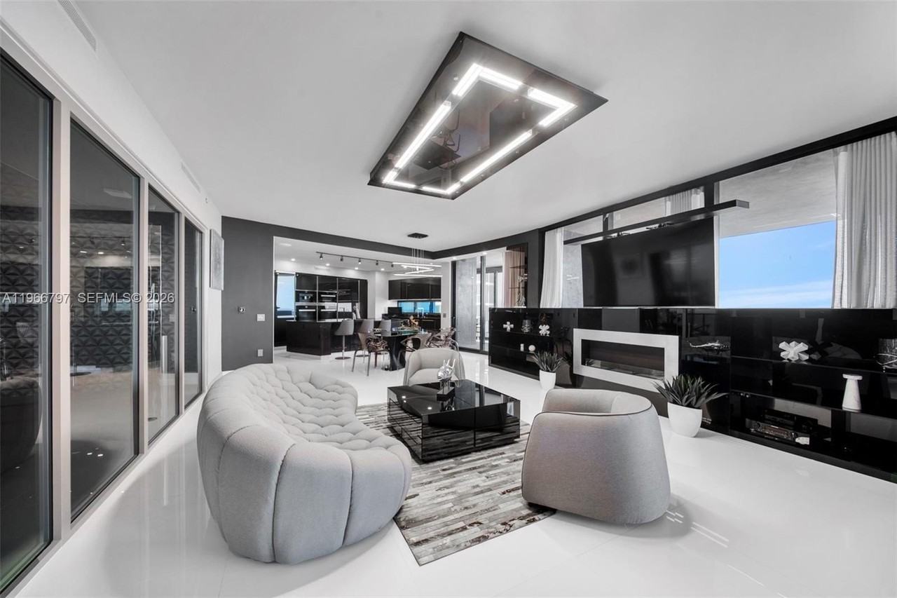 18555 Collins Ave #1605 - Photo 6 of 39