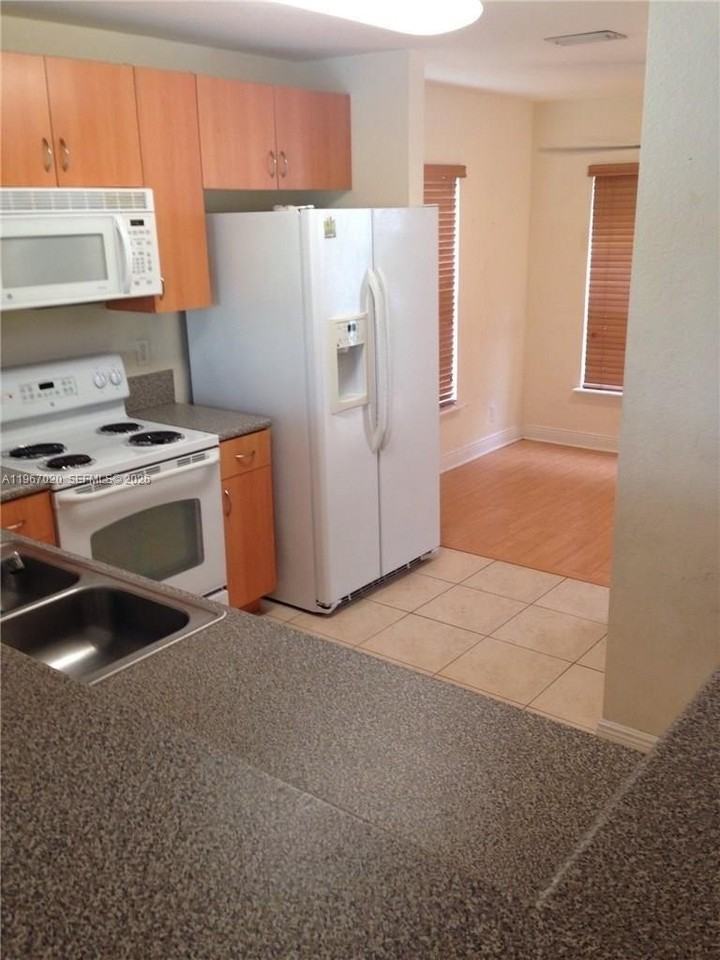 10025 Sw 24th Ct - Photo 2 of 10