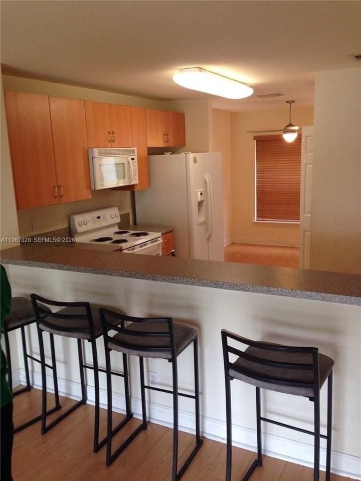 10025 Sw 24th Ct - Photo 5 of 10