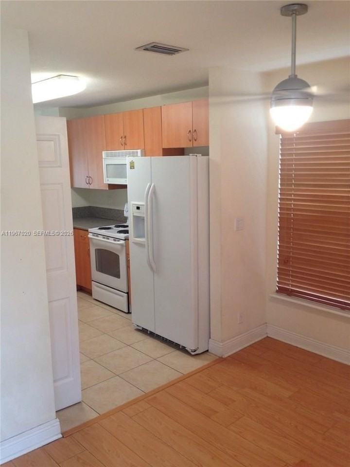 10025 Sw 24th Ct - Photo 6 of 10