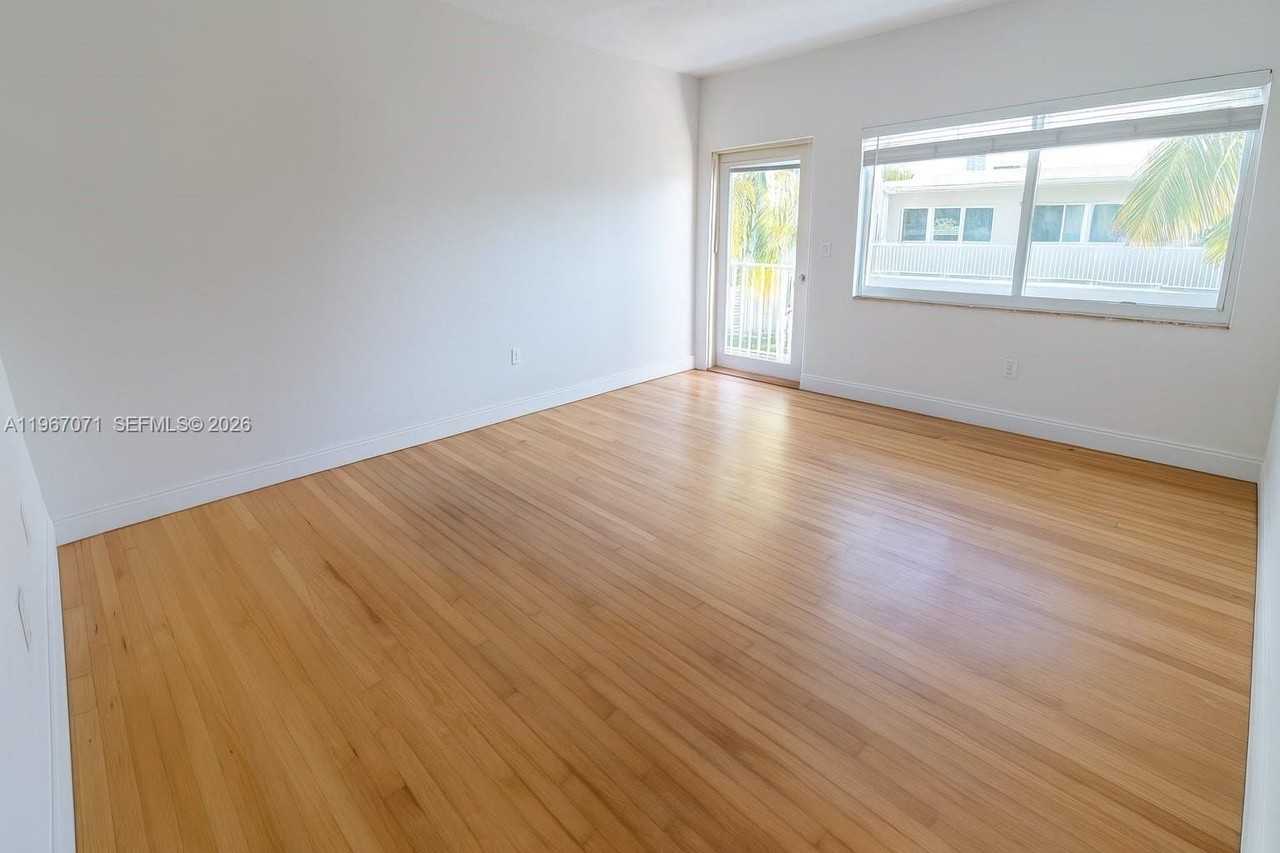 7207 Bay Dr #19 - Photo 4 of 20