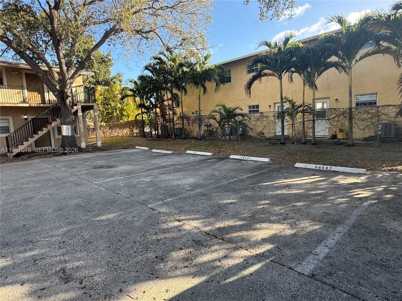 1101 W Prospect Rd #6 - Photo 2 of 23