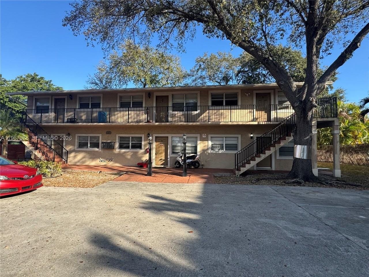 1101 W Prospect Rd #6 - Photo 3 of 23