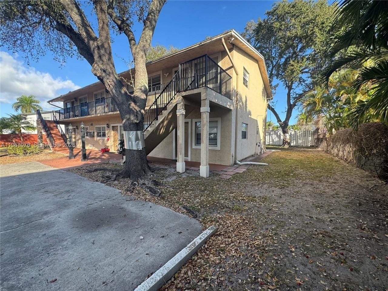 1101 W Prospect Rd #6 - Photo 4 of 23