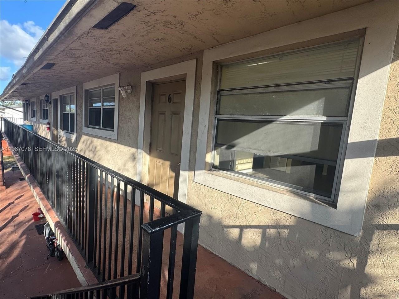 1101 W Prospect Rd #6 - Photo 5 of 23