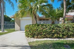 6720 Canary Palm Cir - Photo 1 of 1