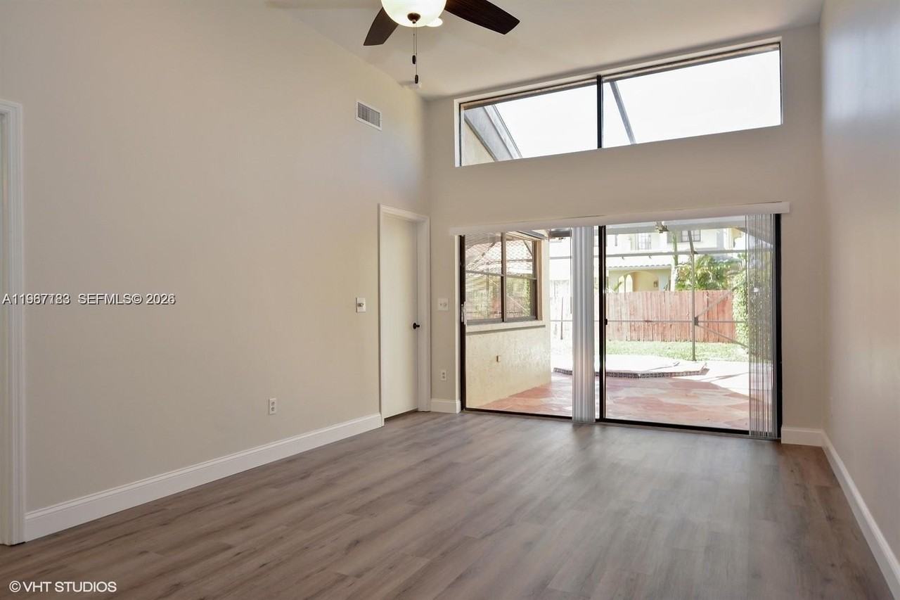 6720 Canary Palm Cir - Photo 3 of 20