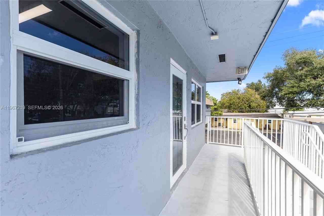 3265 Griffin Rd #206