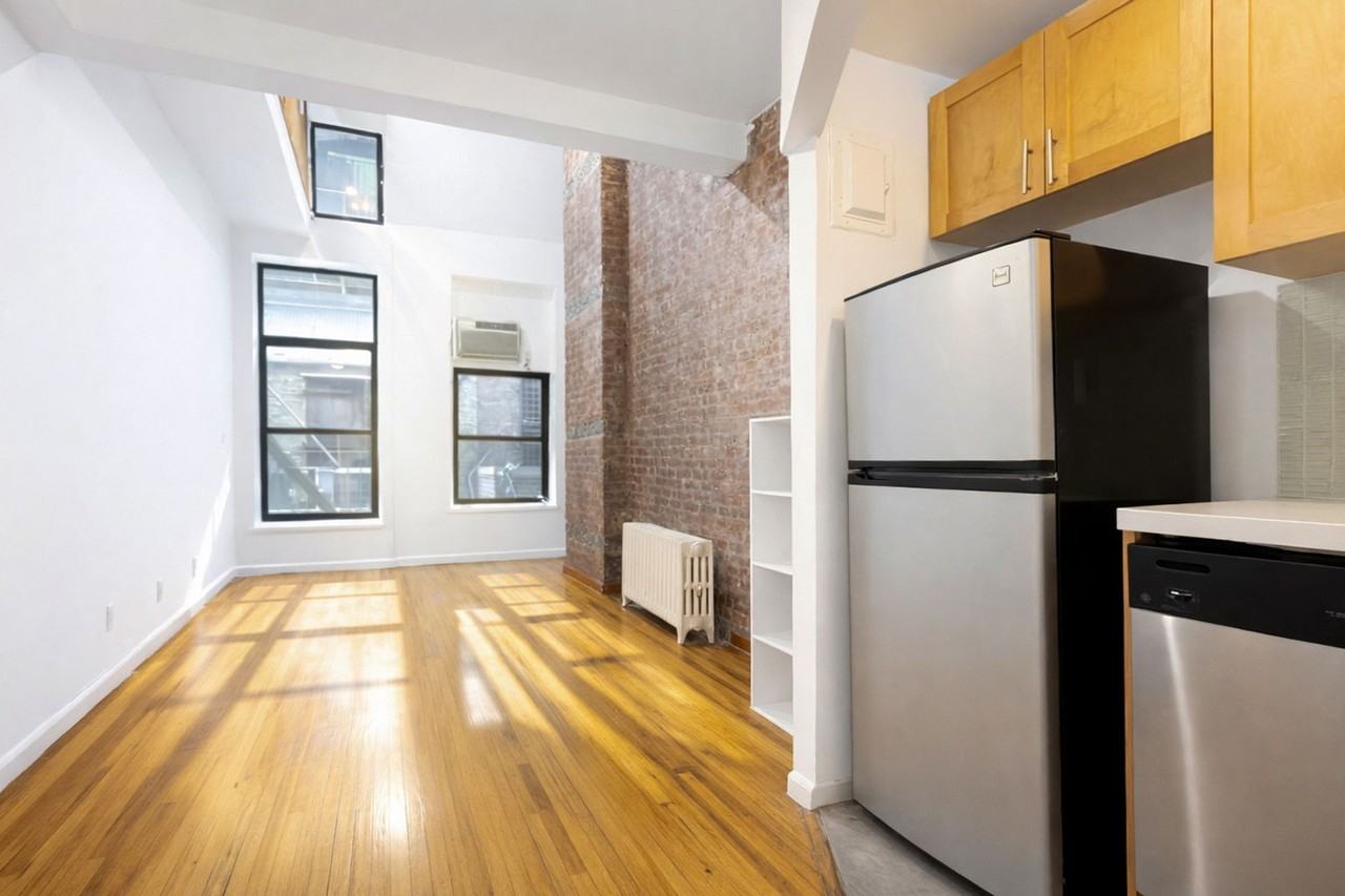 40 E 12th St #1BB - Photo 3 of 8