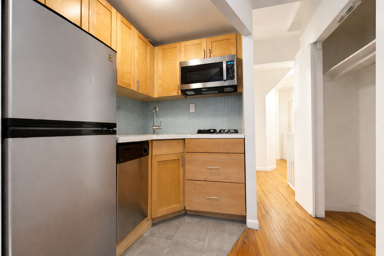 40 E 12th St #1BB - Photo 5 of 8