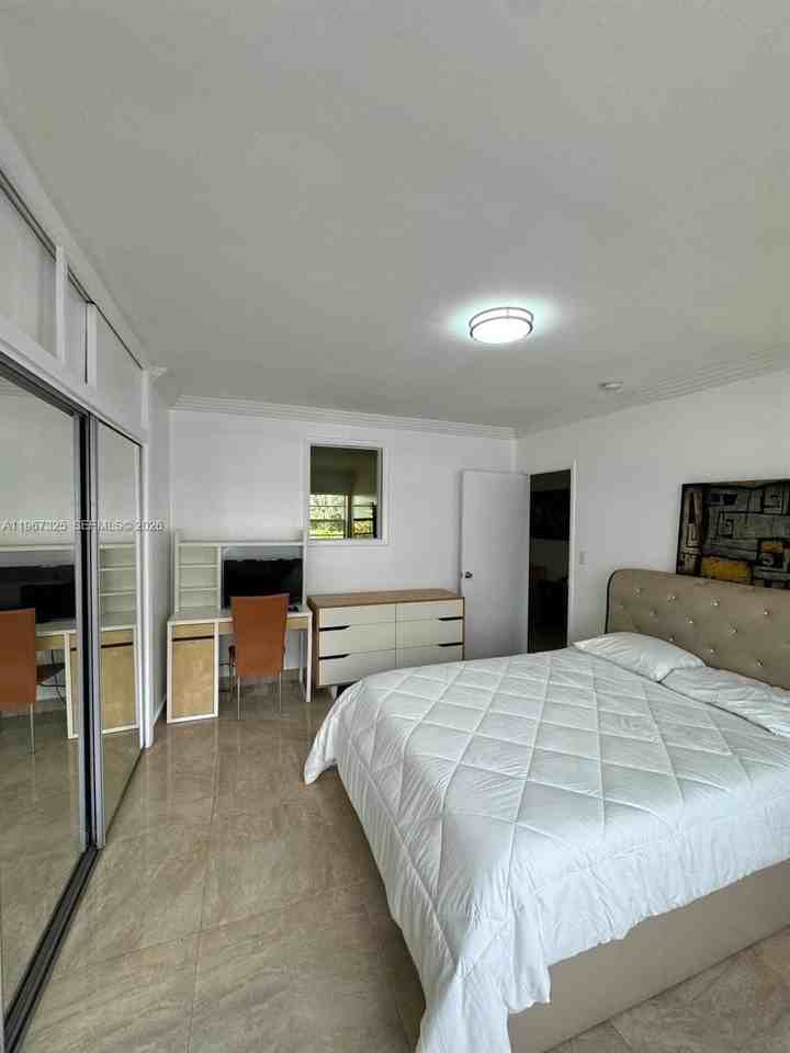 650 Pennsylvania Ave #2 - Photo 5 of 24