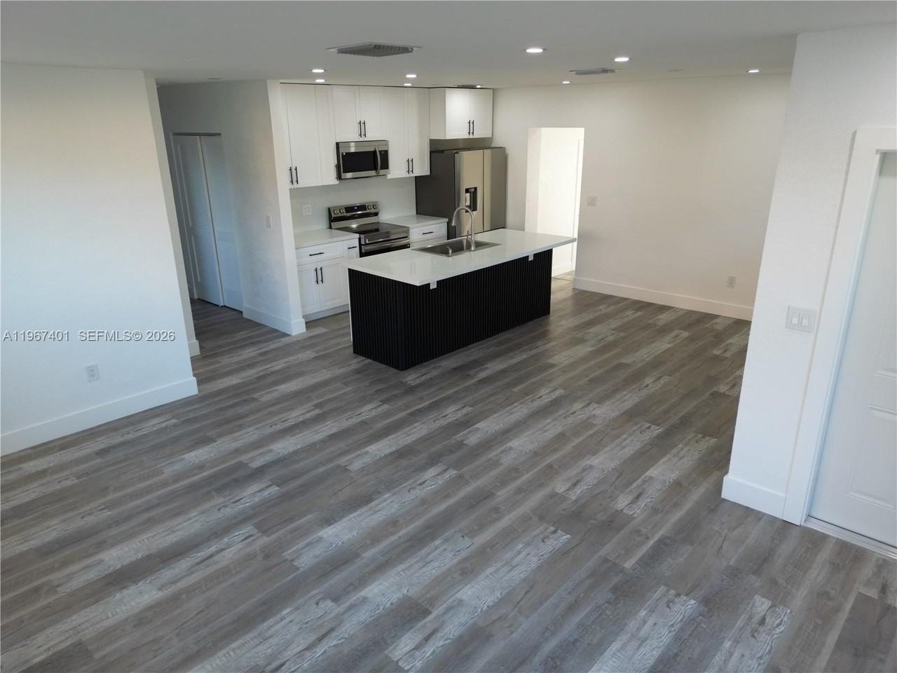 2600 Nw 108th St - Photo 3 of 42