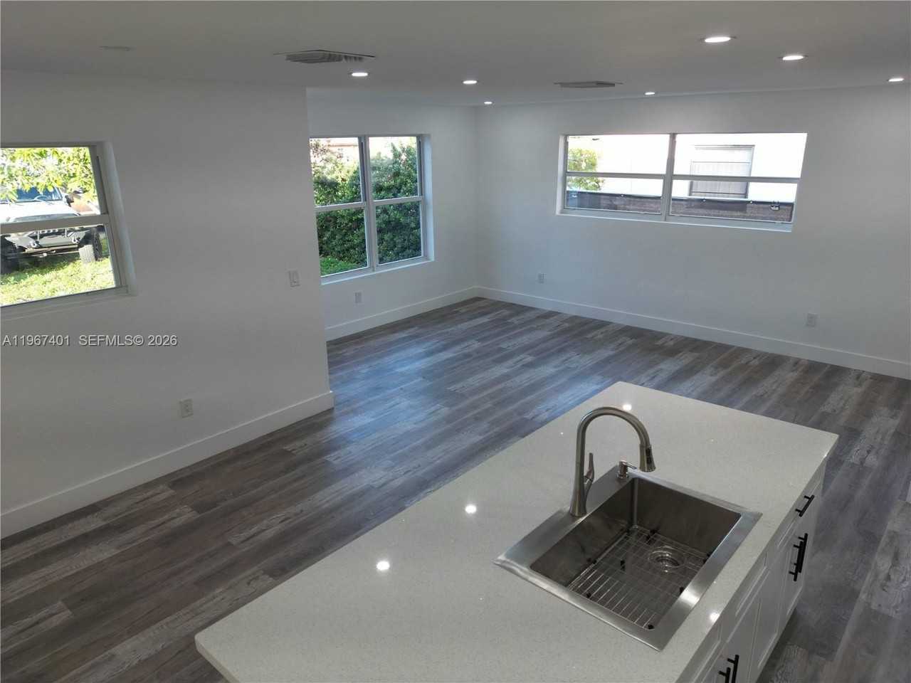 2600 Nw 108th St - Photo 7 of 42