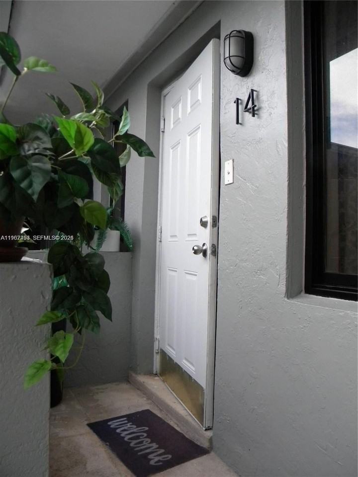 3475 Sw 1st Ave #14 - Photo 2 of 22