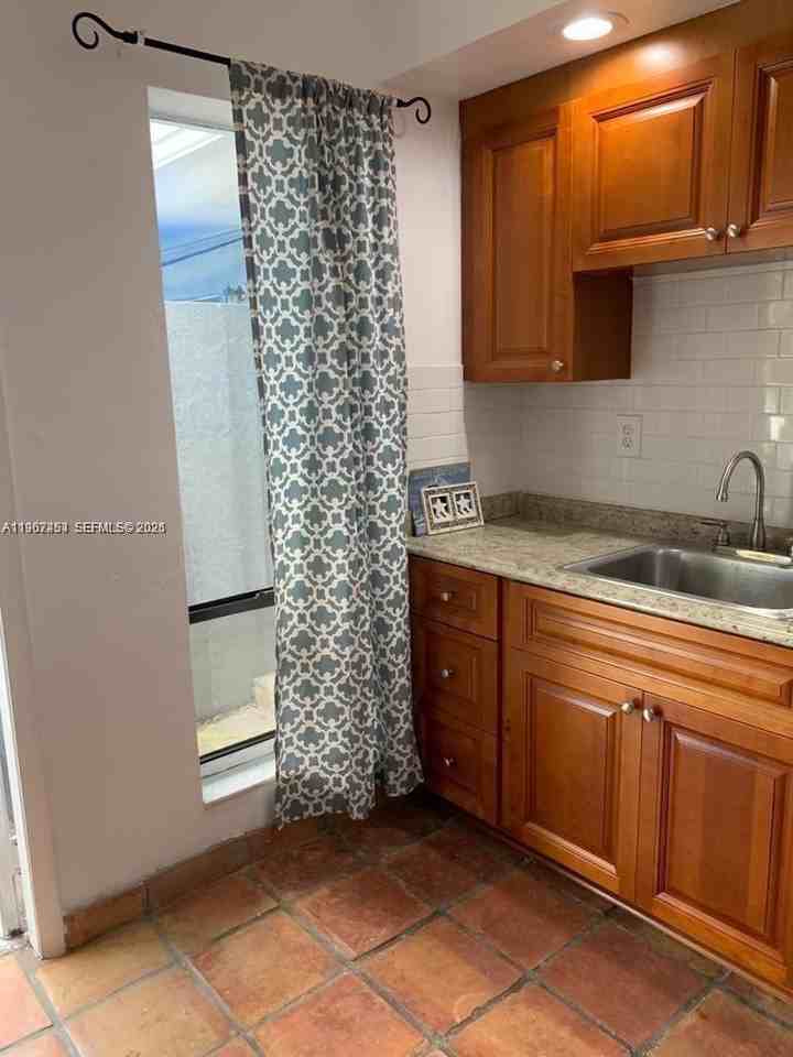 3475 Sw 1st Ave #14 - Photo 4 of 22