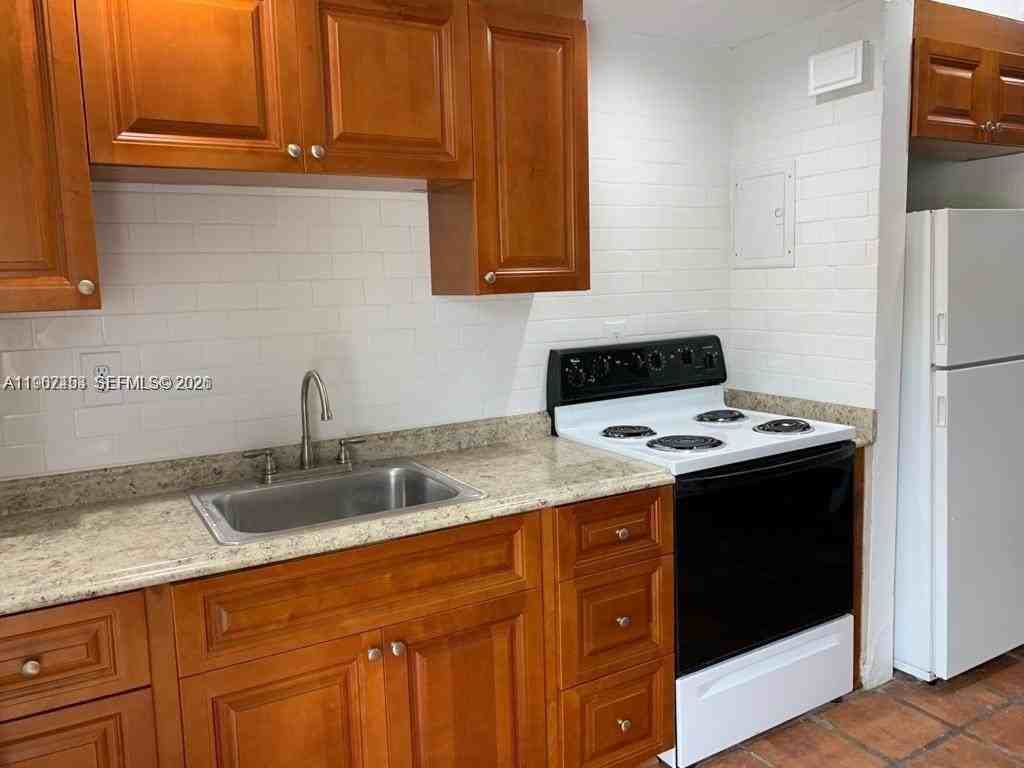 3475 Sw 1st Ave #14 - Photo 5 of 22