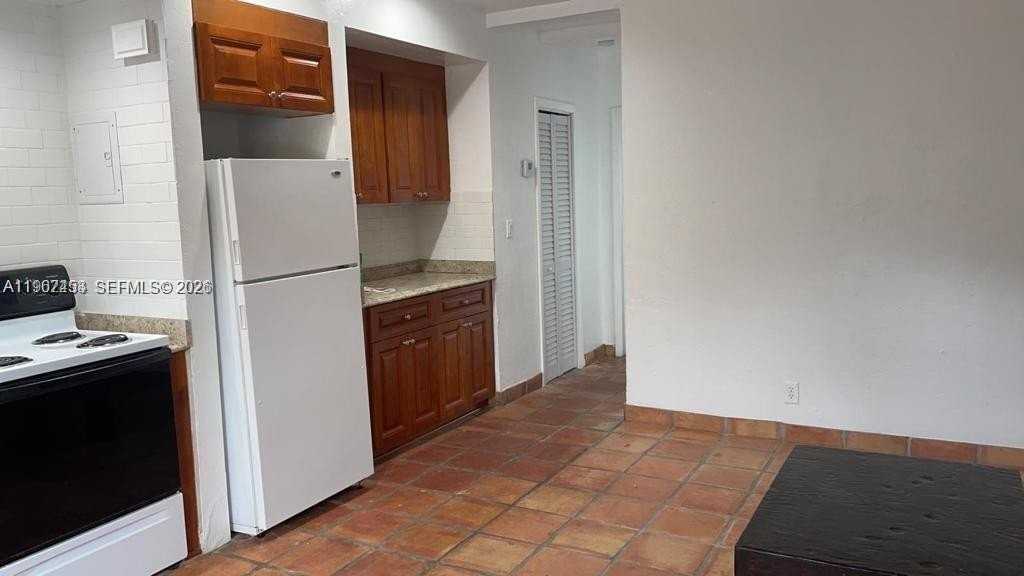 3475 Sw 1st Ave #14 - Photo 7 of 22