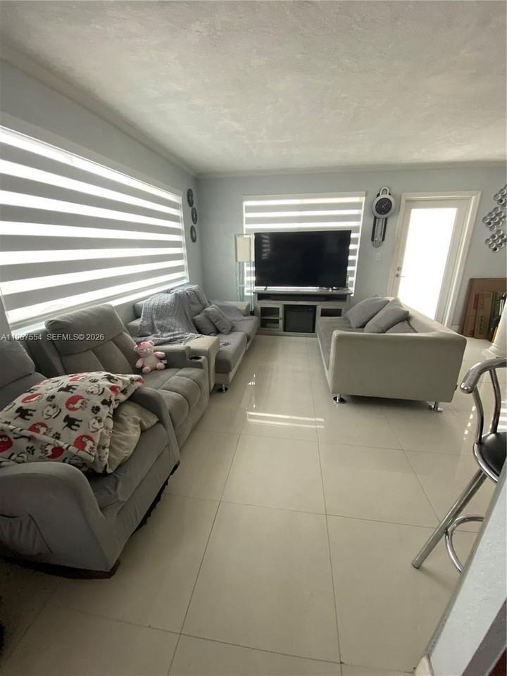 398 E 56th St - Photo 4 of 9