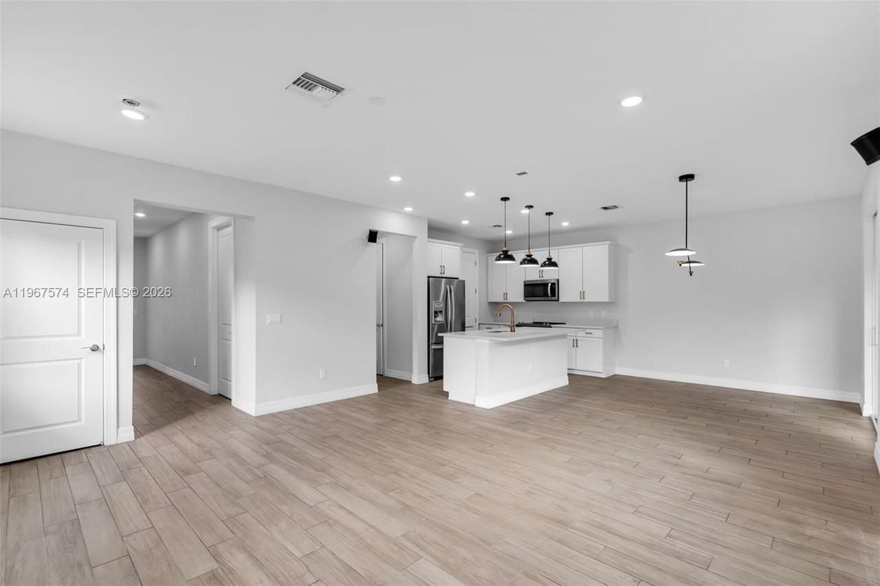 1595 Evergreen Ter - Photo 5 of 38