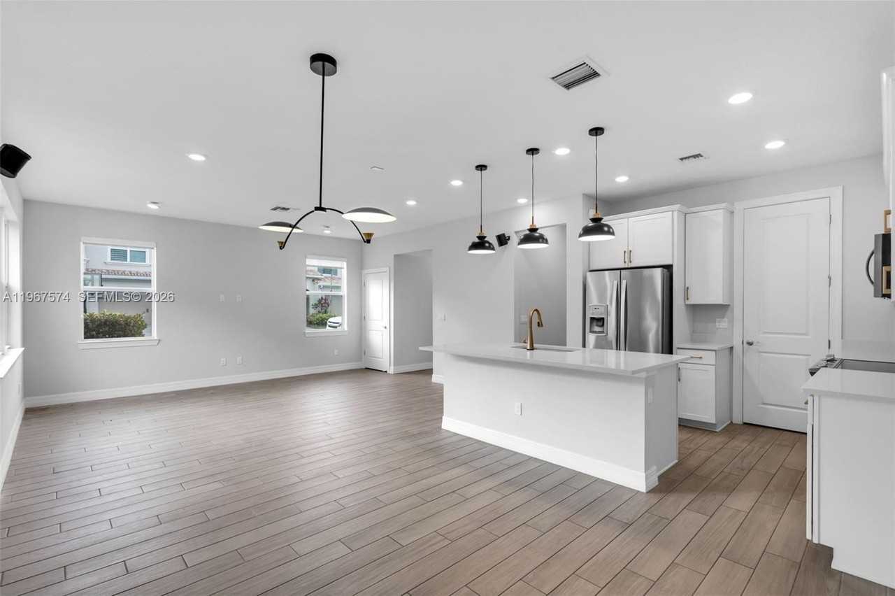 1595 Evergreen Ter - Photo 7 of 38