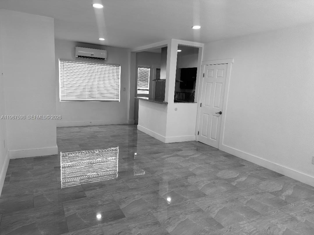 7115 Rue Granville #C - Photo 2 of 14