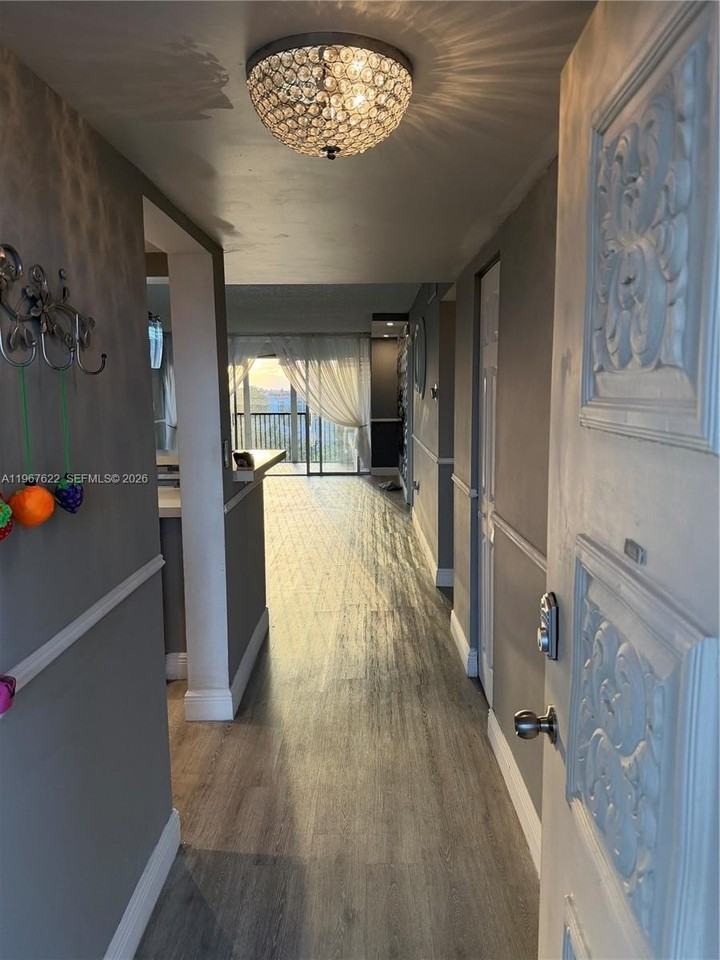 3910 Inverrary Blvd #803B