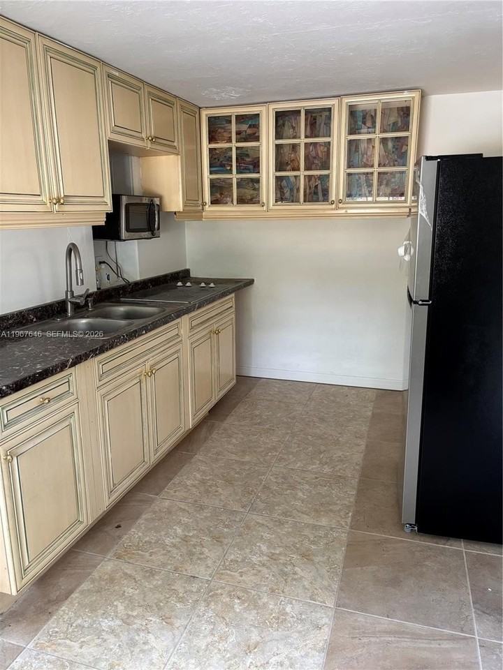 198 Tropical Ave #1 - Photo 2 of 3