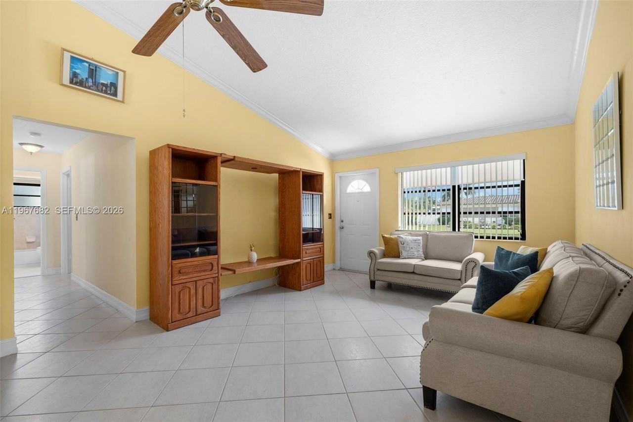 101 Ne 2nd Pl #0 - Photo 2 of 26