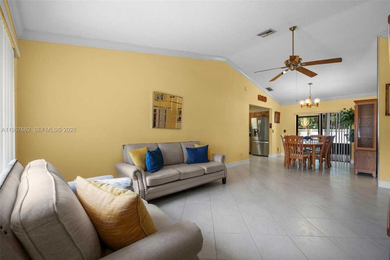 101 Ne 2nd Pl #0 - Photo 4 of 26