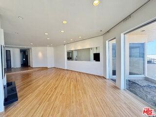 3505 Ocean Front Walk - Photo 3 of 8